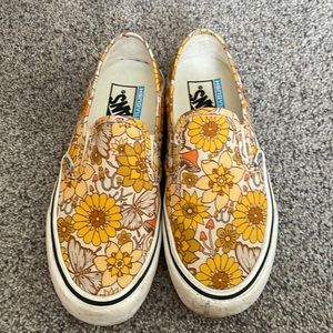 Vans sz 6 slip-on yellow floral mushroom sneakers